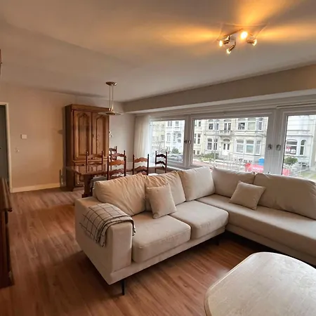 Apartment Modern 2-bedroom Within Walking Distance Of The Centre And The T209