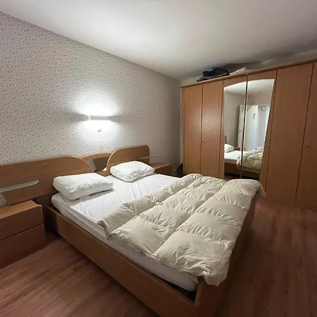 Modern 2-bedroom Within Walking Distance Of The Centre And The T209