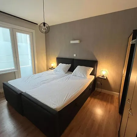 Modern 2-bedroom Within Walking Distance Of The Centre And The T209 Apartment